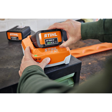 Cargador rápido AL 301 STIHL