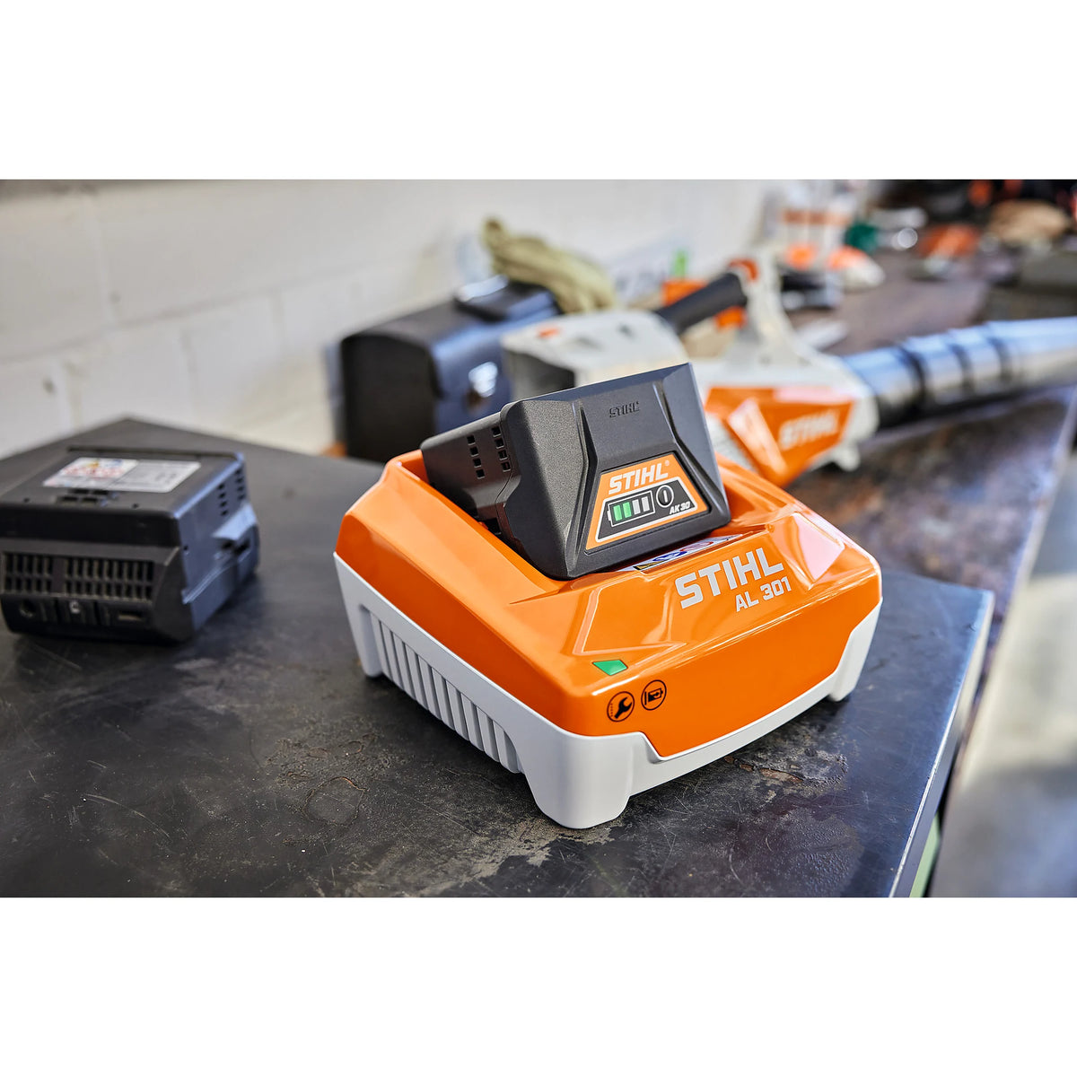 Cargador rápido AL 301 STIHL