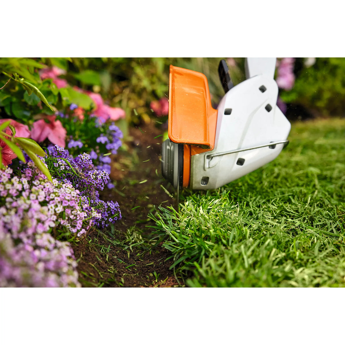 Desbrozadora STIHL FSA 30, con batería AS 2 y cargador AL 1
