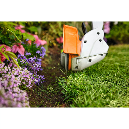 Desbrozadora STIHL FSA 30, con batería AS 2 y cargador AL 1