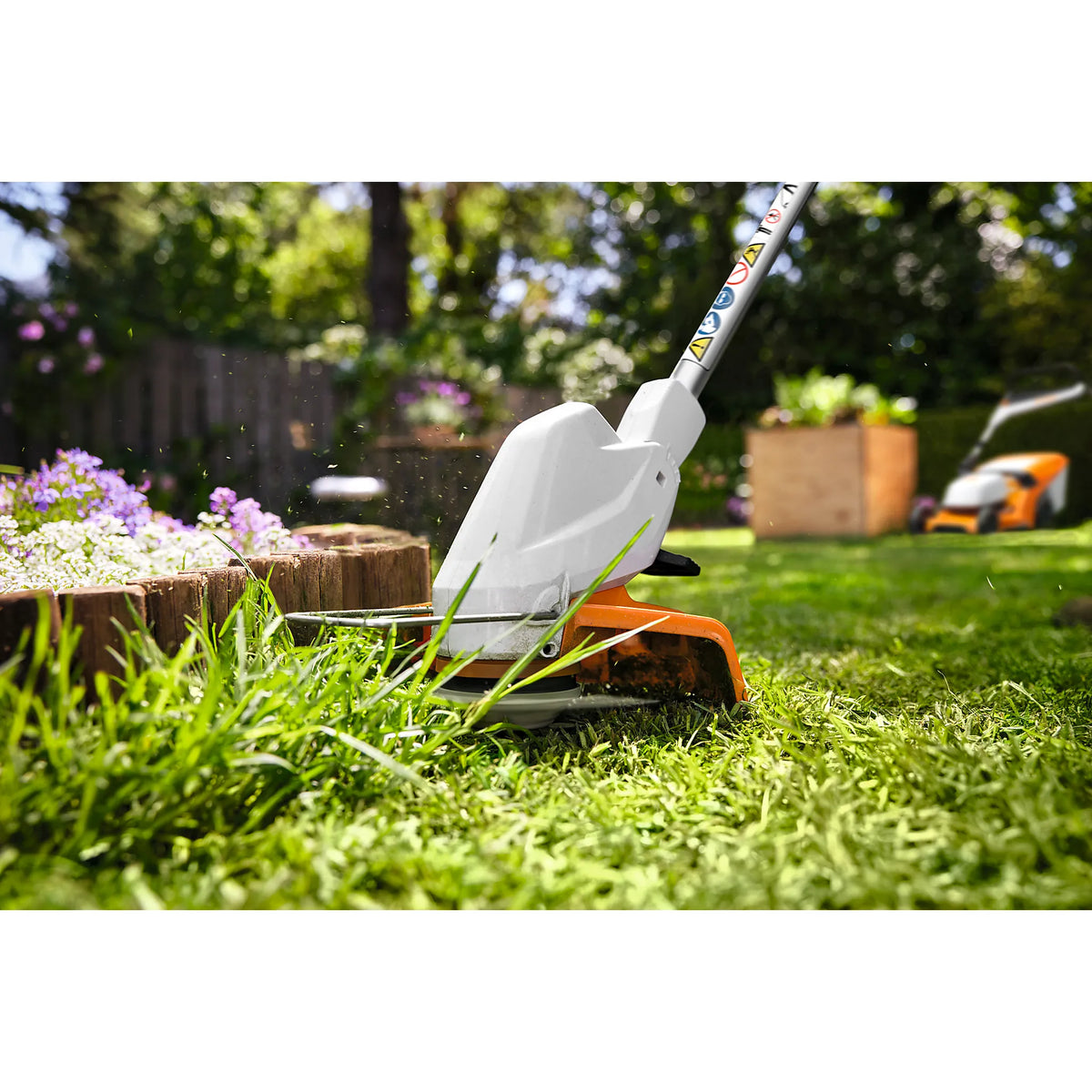 Desbrozadora STIHL FSA 30, con batería AS 2 y cargador AL 1