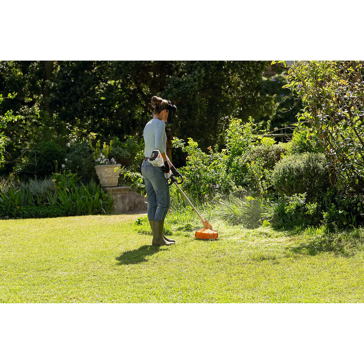 Desbrozadora STIHL FSA 60 R, con batería AK 20 y cargador AL 101