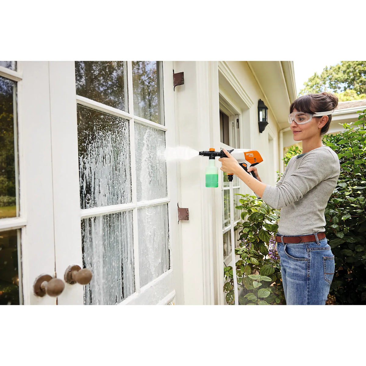 Hidrolimpiadora STIHL RCA 20, con dos baterías AS 2 y un cargadora AL 1