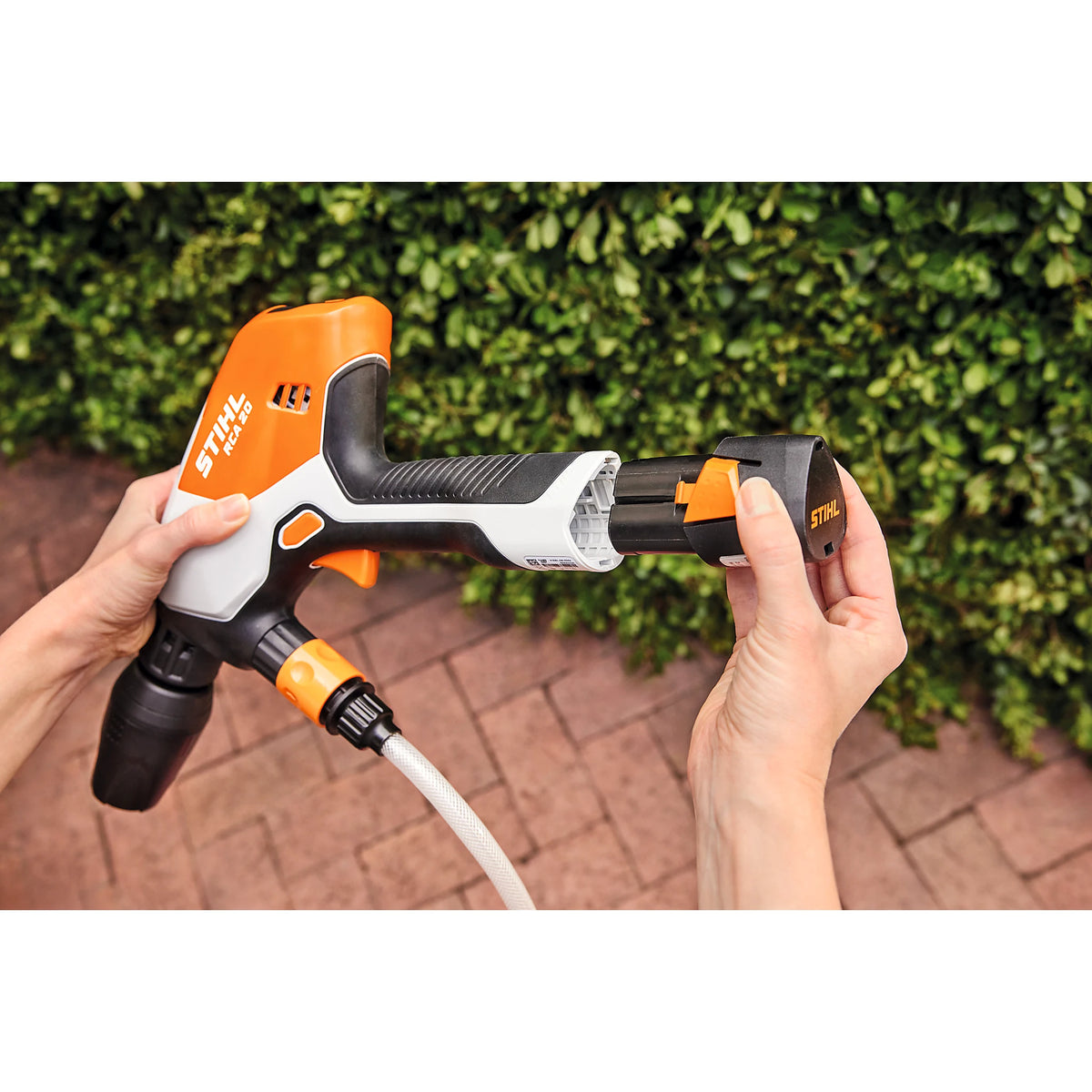 Hidrolimpiadora STIHL RCA 20, con dos baterías AS 2 y un cargadora AL 1
