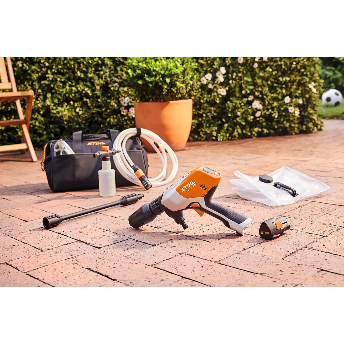 Hidrolimpiadora STIHL RCA 20, con dos baterías AS 2 y un cargadora AL 1