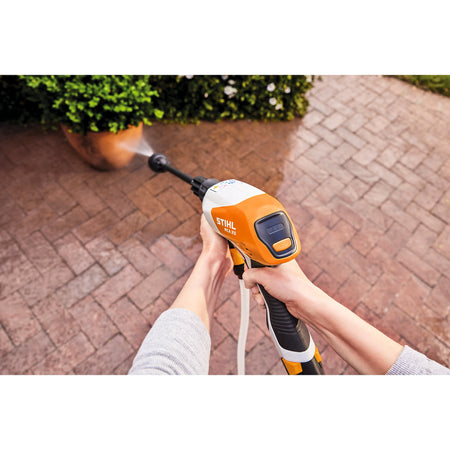Hidrolimpiadora STIHL RCA 20, con dos baterías AS 2 y un cargadora AL 1
