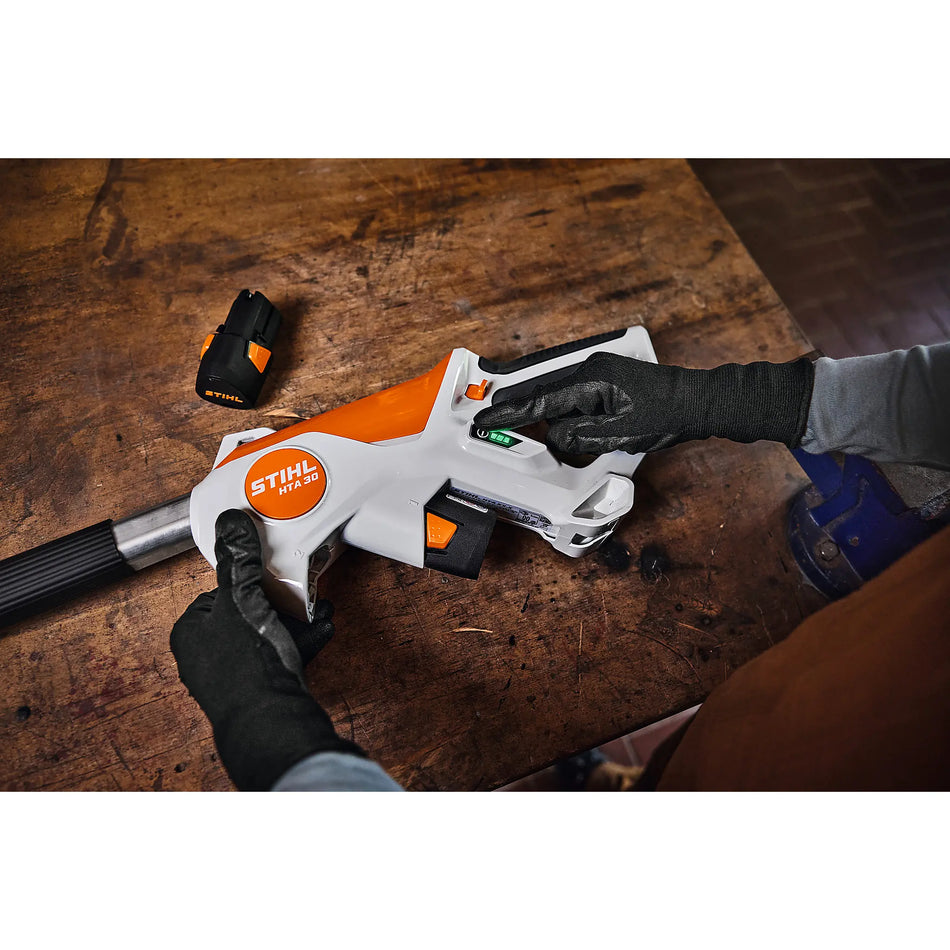 Podadora de Altura STIHL HTA 30, con 2 baterías AS 2 y cargador ALS 31